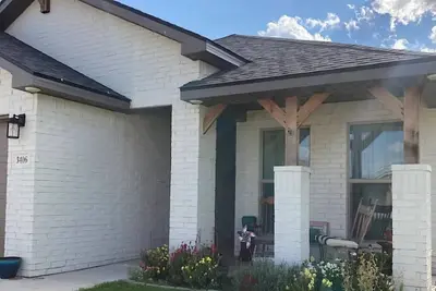 Image de Comfy home in quiet neighborhood, nearby Texas Tech and other Lubbock hotspots!