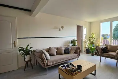 Image de Appartement lumineux avec Balcons dans une résidence arborée