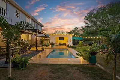 Image de Tropical Landing - Backyard Oasis w/pool