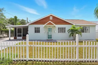 Image de Dunedin Bliss! Walk to Fenway & Downtown Dunedin!