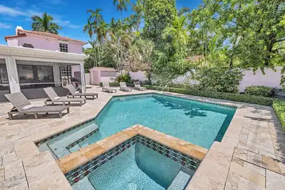 Image de Stunning Tropical Getaway Steps To The Beach- Private Pool And Hot Tub