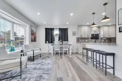 Image de Cozy Master King suite- play room- hot tub