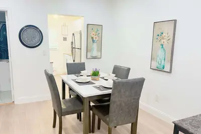 Image de The Yellow Wave: 2br by Hollywood Beach, Sleeps 6