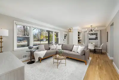 Image de Main Street Retreat- Charming home, new hot tub-sleeps 8