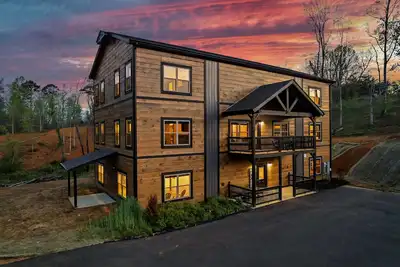 Image de New! 12br, Pool, Hot Tub, Sleeps 26