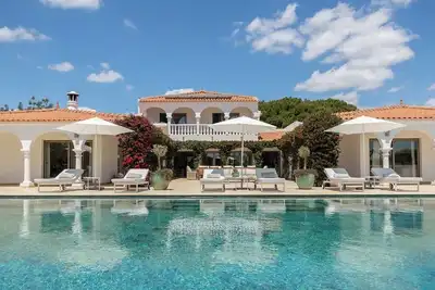 Image de Luxury villa in excellent central Algarve location