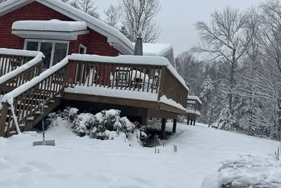Image de 4-bedroom house with hot tub just 1 minute away from Mount Snow.