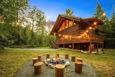 Image de Money Creek Manor • Log Retreat • Ski • Hot tub • River • 16+ guests