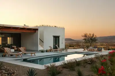 Image de Luxury Villa - Pool, Spa, Rooftop Deck and Views