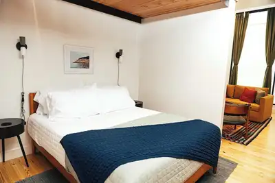 Image de Loft 306 @The WIlliam | Atrium + Downtown Vibes