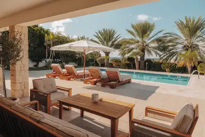 Image de Stylish bungalow with pool & sea view