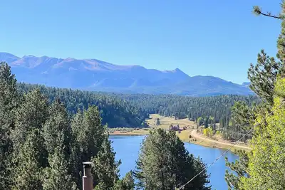 Image de Close to Pike Nat’l Forest! Lake-View Family Cabin