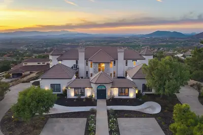 Image de Temecula Stay w/ Pool, Movie Room, Sauna, Tennis Court & Panoramic Valley Views
