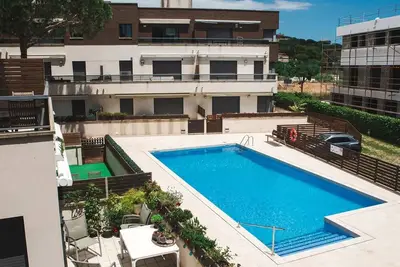 Image de 20. 90 Duplex  avec piscine et parking, tout près de la plage