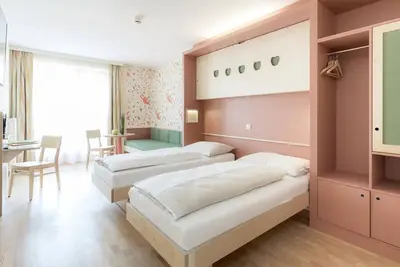 Image de Five-bed room - Jufa Hotel Stubenbergsee