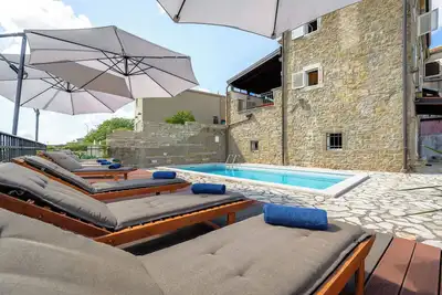 Image de A fully renovated, classic istrian stone villa with swimming pool near Buje