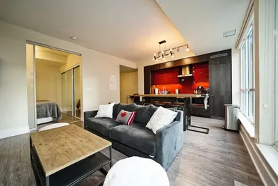 Image de RivetStays | The Atmos Superior Suite – 2 Bedroom Condo