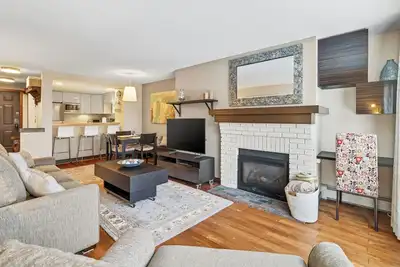 Image de Sunrise Cambridge 302 ski to and from this condo near sport center