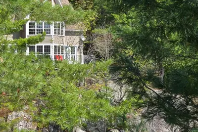 Image de Spacious, pet-friendly cottage on beautiful Lake Muskoka that sleeps a crowd.