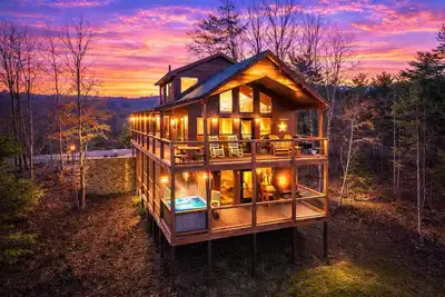 Image de Cabin w/ Hot Tub · Game Room · Ev Charger