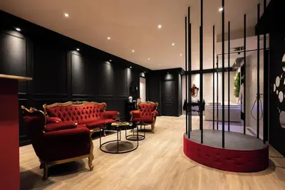 Image de Love Room Xxl La Perle Noire - Suite élégante et intimiste au coeur d'Agde