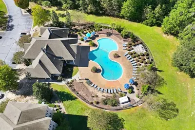 Image de 3br Apt with Pool 5*Star Perks* Close to Lex Hosp