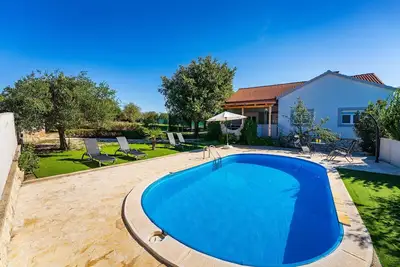 Image de Maison acceptant les animaux près du lac Vrana