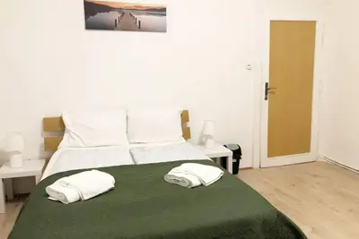 Image de 1 Double Bed Beautiful Room in Shared Flat | Millennium Tower