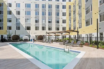 Image de Luxe Everett 2br–2ba w/ Pool, Gym & Parking