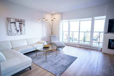 Image de 304 | Condo Chic Minimaliste | Fleuve et Sérénité