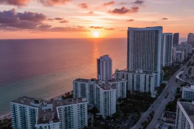 Image de Hollywood 1 Br Apartment near the Beach with Gym & Pool