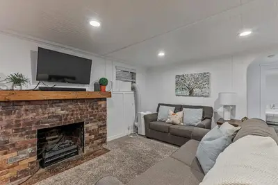 Image de FrontRunner Station, Provo Airport Close By!