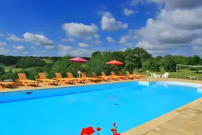 Image de Gîte Charly : terrasse privée, jardin commun, piscine et Wi-Fi à Salignac Eyvigues
