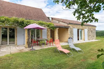 Image de Gîte 'Four De Mon Père' avec terrasse privée, jardin commun et Wi-Fi à Salignac Eyvigues