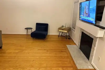 Image de The Green Oais. . Beautiful two story home on 1 acre of land with Gazebo,