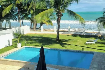 Image de Beachfront, Spacious Luxury Villa, Private Pool!