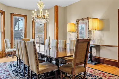 Image de Spacious 6-Bedroom Estate with 4 King Beds in Prime Village Location