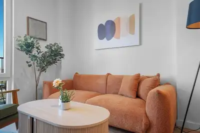 Image de Luxury 2 bedroom-2 bath with private roof deck.