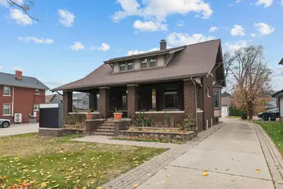 Image de Serene 4-bedroom house in charming Dearborn for your getaway