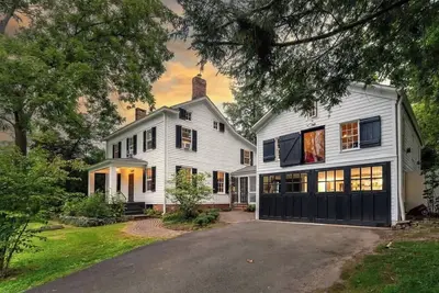 Image de Historic Canal Home on Nature Preserve