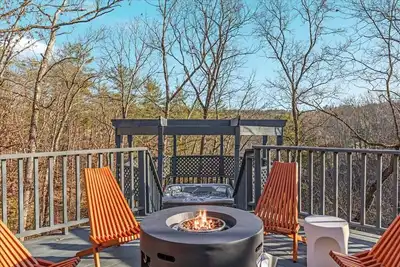 Image de Lux Mountain View • Hot Tub, Fire Pit, Coffee Bar
