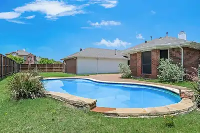 Image de Single Story 5 Br Spacious Pool Oasis Ping Pong