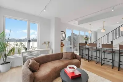 Image de 3bd/3bath Penthouse with balcony