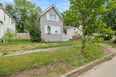 Modern 2br Stay • Fireplace + Parking