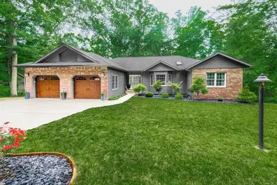 Image de Woodsy Retreat 15 mins from Iu - perfect for groups!