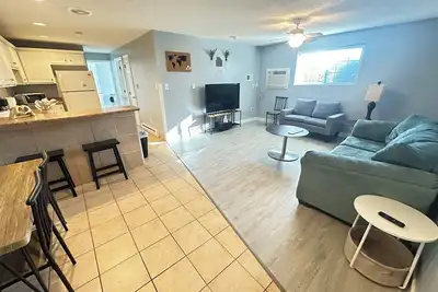 5 Cozy Abode - with washer and drier