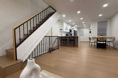 Image de Stunning, Comfortable Stay Near Fairmount Park\nLovely 4-bedroom townhome