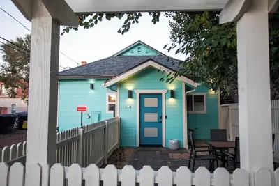 Image de Turquoise House-Ev Charger-Walk Downtown