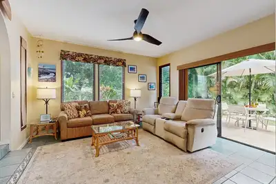 Image de Family friendly condo w/ private lanai, shared hot tub & pool - close to beach