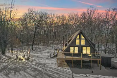 Image de Cozy Secluded A-Frame Cabin with Hot Tub & Fire Pit Near Dells & Mauston